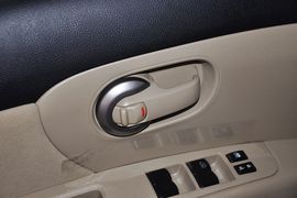 2013款日产骊威1.6XE手动舒适型