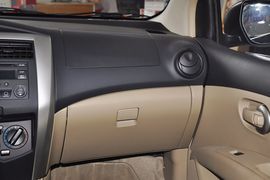 2013款日产骊威1.6XE手动舒适型