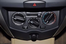 2013款日产骊威1.6XE手动舒适型
