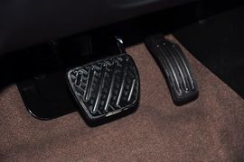 2013款日产骐达1.6L