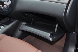 2013款日产骐达1.6L