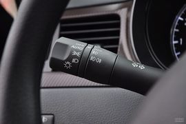 2013款日产骐达1.6L