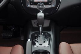 2013款日产骐达1.6L