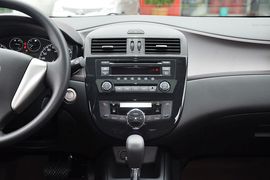 2013款日产骐达1.6L