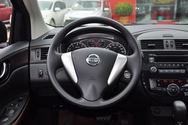 2013款日产骐达1.6L