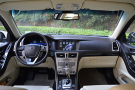 2013款比亚迪思锐1.5TID尊贵型试驾实拍