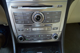 2013款比亚迪思锐1.5TID尊贵型试驾实拍