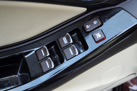 2013款比亚迪思锐1.5TID尊贵型试驾实拍