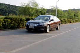 2013款比亚迪思锐1.5TID尊贵型试驾实拍