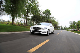 兼顾优雅时尚！试驾新一代奔驰E300L轿车