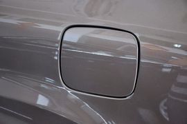 2013款比亚迪S6白金版2.4L手动尊贵型