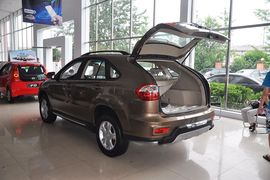 2013款比亚迪S6白金版2.4L手动尊贵型