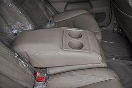 2013款比亚迪S6白金版2.4L手动尊贵型