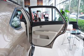 2013款比亚迪S6白金版2.4L手动尊贵型