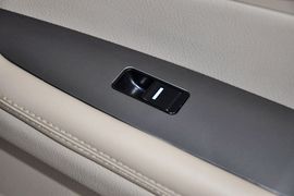 2013款比亚迪S6白金版2.4L手动尊贵型