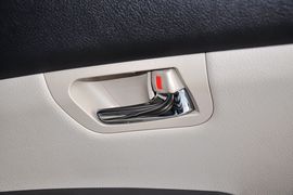 2013款比亚迪S6白金版2.4L手动尊贵型