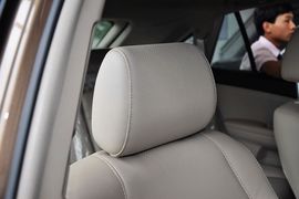 2013款比亚迪S6白金版2.4L手动尊贵型