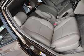 2013款比亚迪S6白金版2.4L手动尊贵型