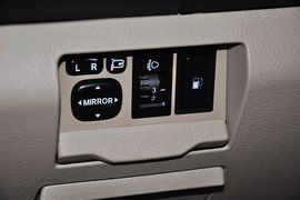 2013款比亚迪S6白金版2.4L手动尊贵型
