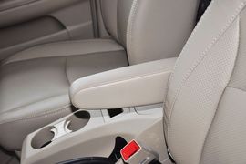 2013款比亚迪S6白金版2.4L手动尊贵型