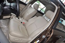 2013款比亚迪S6白金版2.4L手动尊贵型
