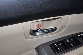 2013款比亚迪S6白金版2.4L手动尊贵型