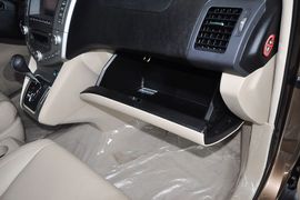 2013款比亚迪S6白金版2.4L手动尊贵型
