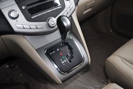 2013款比亚迪S6白金版2.4L手动尊贵型