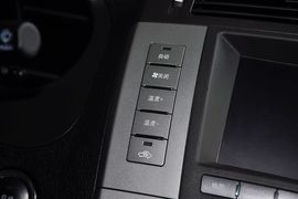 2013款比亚迪S6白金版2.4L手动尊贵型