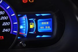2013款比亚迪S6白金版2.4L手动尊贵型