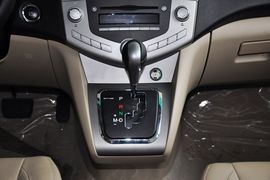 2013款比亚迪S6白金版2.4L手动尊贵型