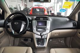 2013款比亚迪S6白金版2.4L手动尊贵型