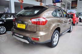 2013款比亚迪S6白金版2.4L手动尊贵型