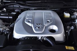 2013款丰田锐志2.5L基本型到店实拍