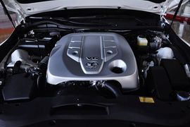 2013款丰田锐志2.5L基本型到店实拍