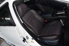 2013款丰田锐志2.5L基本型到店实拍