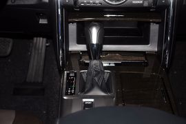 2013款丰田锐志2.5L基本型到店实拍