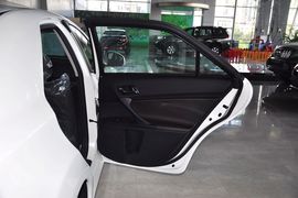 2013款丰田锐志2.5L基本型到店实拍