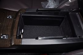 2013款丰田锐志2.5L基本型到店实拍