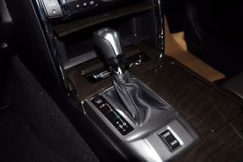 2013款丰田锐志2.5L基本型到店实拍