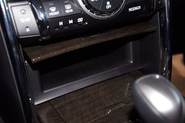 2013款丰田锐志2.5L基本型到店实拍