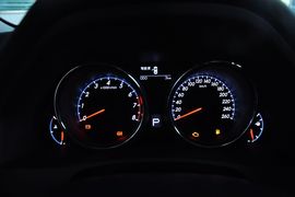 2013款丰田锐志2.5L基本型到店实拍