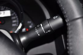 2013款丰田锐志2.5L基本型到店实拍