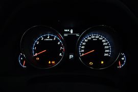 2013款丰田锐志2.5V尚锐导航版