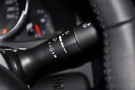 2013款丰田锐志2.5V尚锐导航版