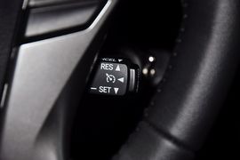 2013款丰田锐志2.5V尚锐导航版