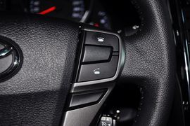 2013款丰田锐志2.5V尚锐导航版