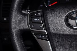 2013款丰田锐志2.5V尚锐导航版