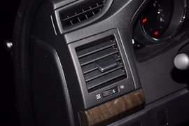 2013款丰田锐志2.5V尚锐导航版