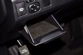 2013款丰田锐志2.5V尚锐导航版